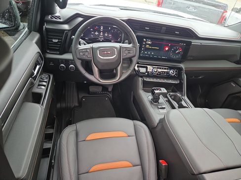 Used 2025 GMC Sierra 1500 AT4 w/ AT4 Premium Package AWD/4WD image 8