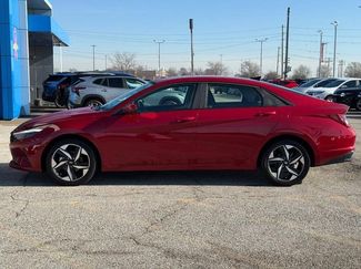 Used 2023 Hyundai Elantra SEL w/ Convenience Package video 2