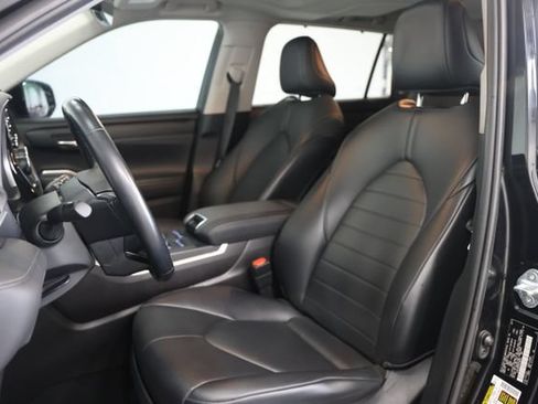 Used 2021 Toyota Highlander XLE AWD/4WD image 21