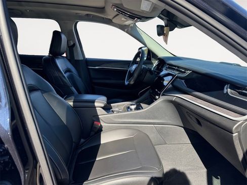 Used 2023 Jeep Grand Cherokee 4WD 4xe image 15