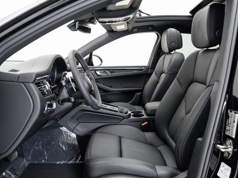 New 2025 Porsche Macan image 6