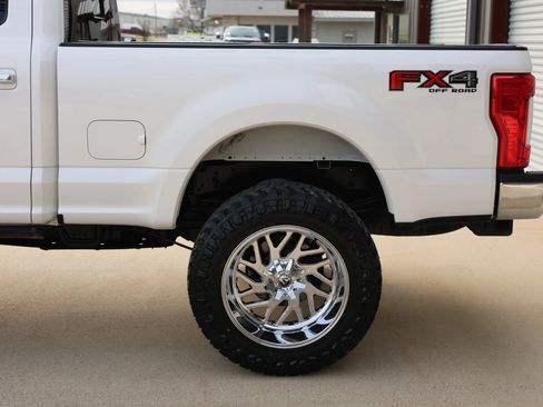 Used 2017 Ford F250 Lariat w/ Chrome Package image 13