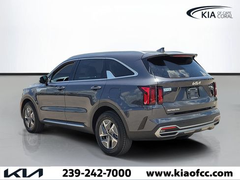 Certified 2024 Kia Sorento EX FWD image 4