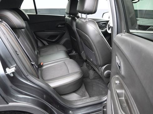 Used 2017 Chevrolet Trax LT w/ LT Convenience Package FWD image 8