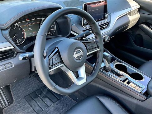 Used 2025 Nissan Altima 2.5 SR image 16