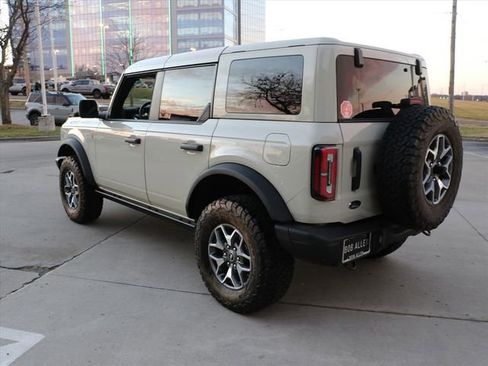 Used 2025 Ford Bronco Badlands image 4