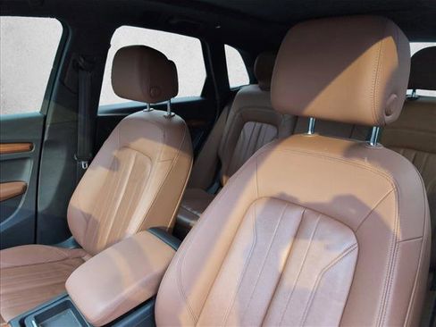 Used 2021 Audi Q5 Premium image 10