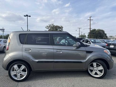 Used 2010 Kia Soul ! FWD image 3