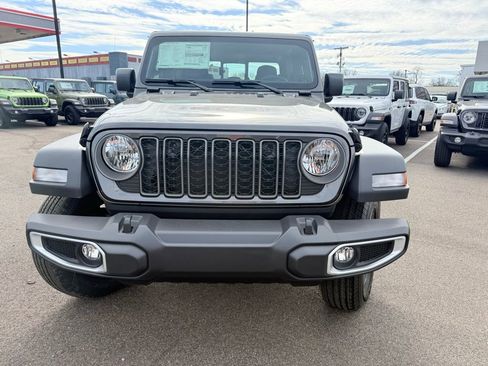 New 2026 Jeep Gladiator Sport AWD/4WD image 3