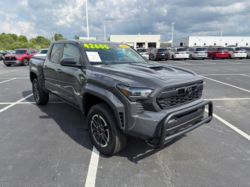Used 2025 Toyota Tacoma TRD Sport AWD/4WD image 10
