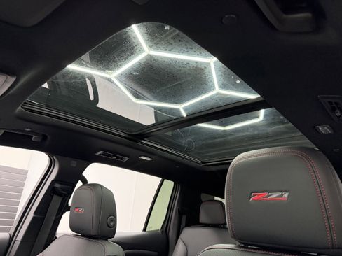 Used 2026 Chevrolet Traverse Z71 image 5