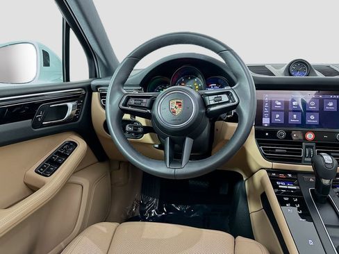 Used 2025 Porsche Macan image 25