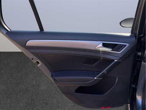 Used 2017 Volkswagen Golf Wolfsburg Edition image 36