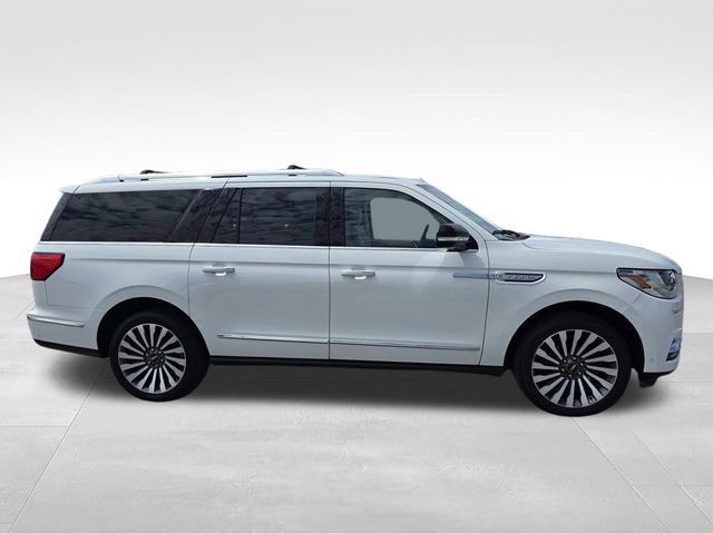 Used 2021 Lincoln Navigator L Reserve w/ Luxury Package AWD/4WD image 2