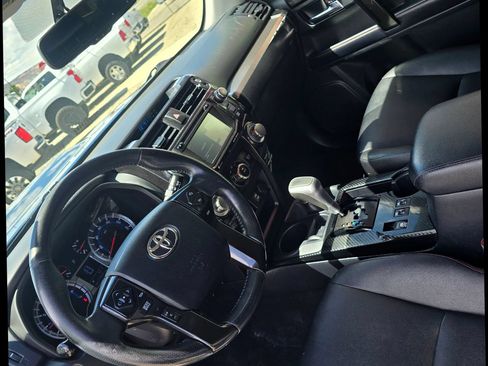 Used 2018 Toyota 4Runner TRD Off-Road Premium AWD/4WD image 7