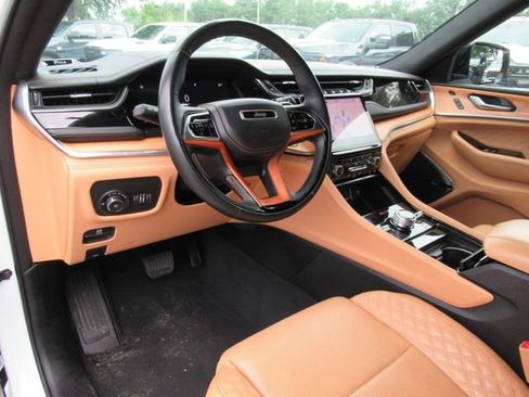 Used 2023 Jeep Grand Cherokee L Summit AWD/4WD image 17