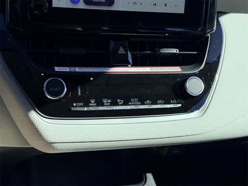 Used 2026 Toyota Corolla LE image 5