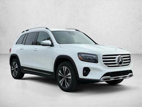 Used 2025 Mercedes-Benz GLB 250 4MATIC image 3