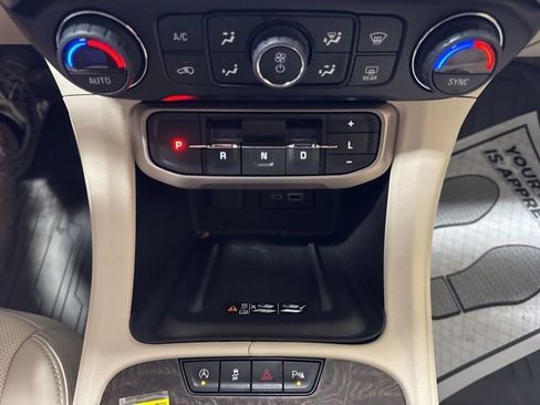 Used 2023 GMC Acadia Denali w/ Denali Ultimate Package FWD image 12