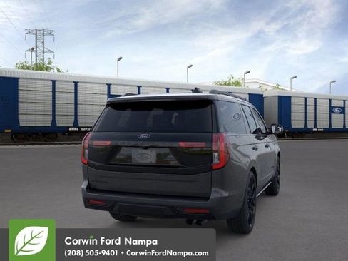 New 2026 Ford Expedition Platinum image 8