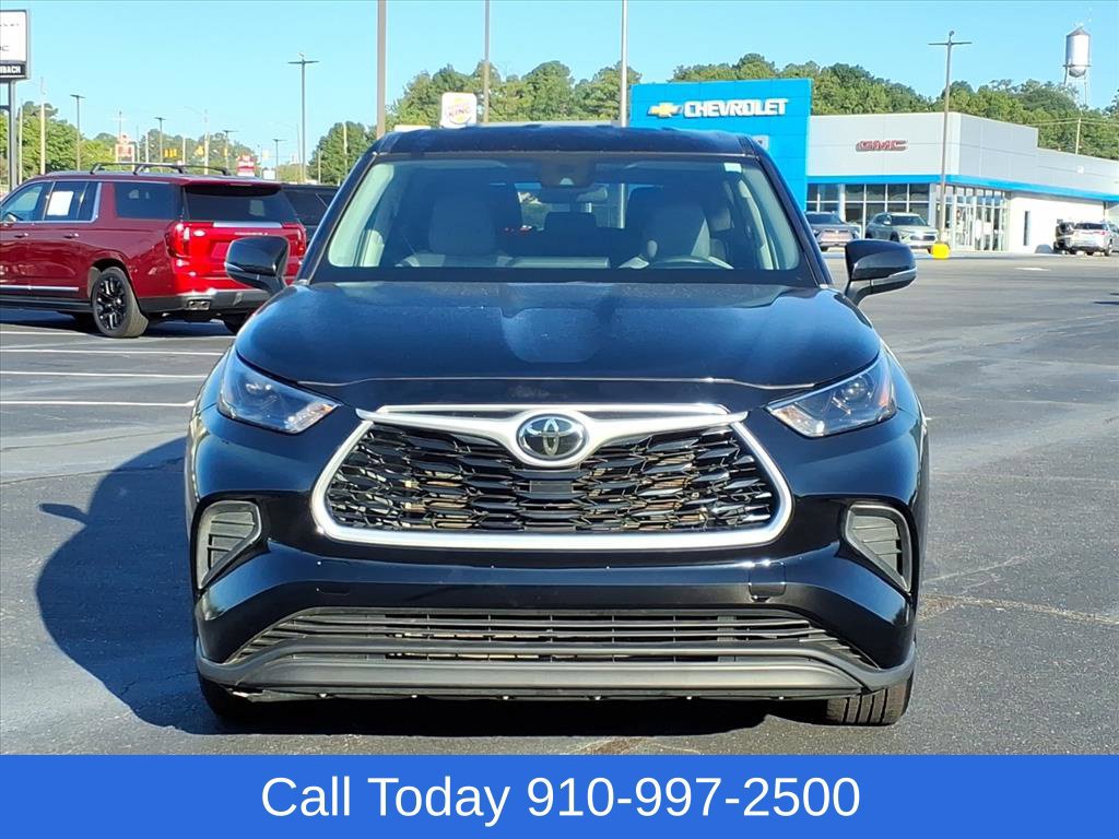 Used 2022 Toyota Highlander L FWD image 2