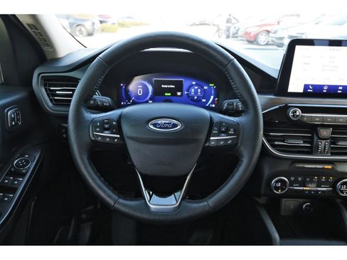 Used 2020 Ford Escape Titanium image 15