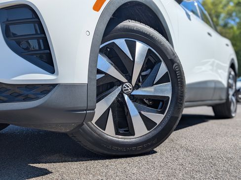 Used 2023 Volkswagen ID.4 2WD image 34