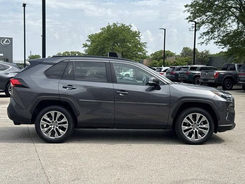 Used 2022 Toyota RAV4 XLE Premium AWD/4WD image 4