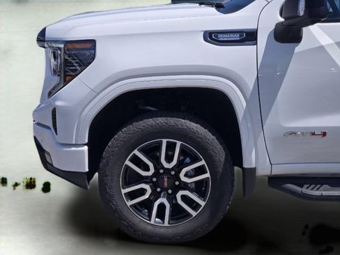 Used 2025 GMC Sierra 1500 AT4 w/ AT4 Premium Package AWD/4WD image 9