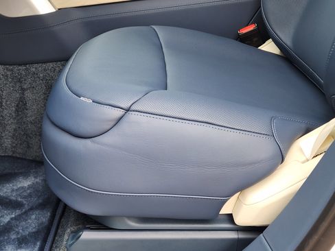 New 2026 Land Rover Range Rover SV image 18