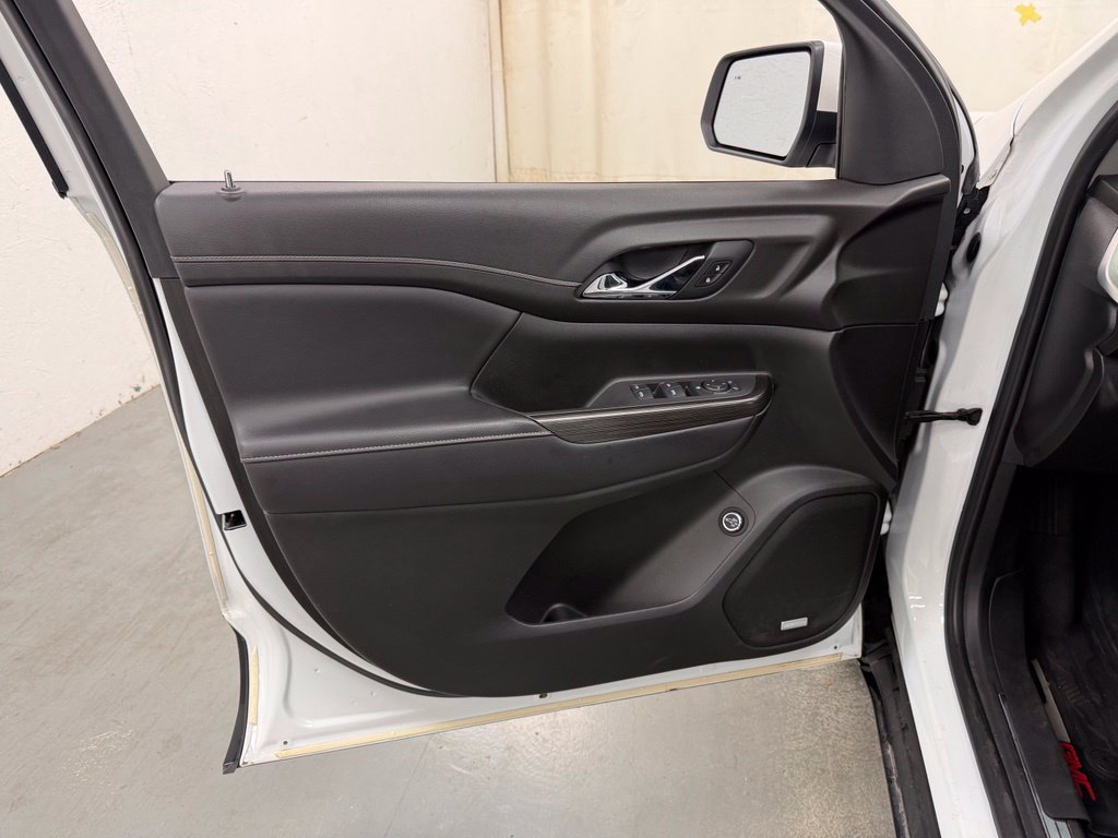 Used 2020 GMC Acadia SLT w/ Driver Alert Package II FWD image 18