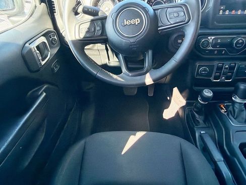 Used 2023 Jeep Gladiator Sport image 16