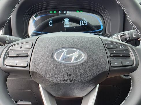 New 2025 Hyundai Venue SEL image 24