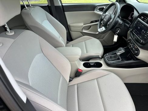 Certified 2025 Kia Soul LX w/ LX Technology Package FWD image 26