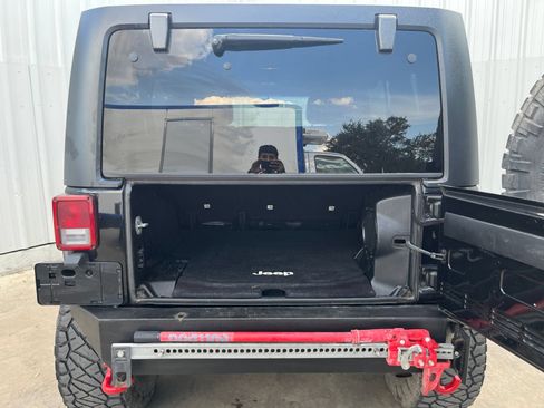 Used 2013 Jeep Wrangler Unlimited Rubicon AWD/4WD image 8