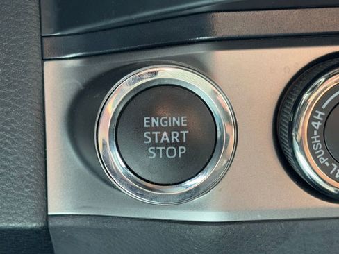 Used 2020 Toyota Tacoma Limited image 15