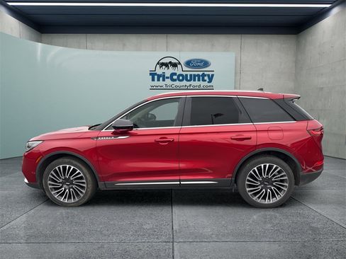 Used 2022 Lincoln Corsair Reserve w/ Elements Package image 4