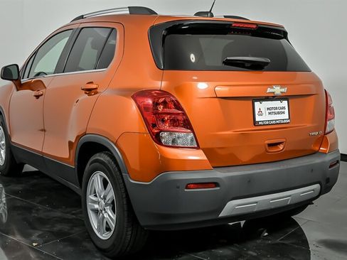 Used 2016 Chevrolet Trax LT w/ LT Sun and Sound Package FWD image 7