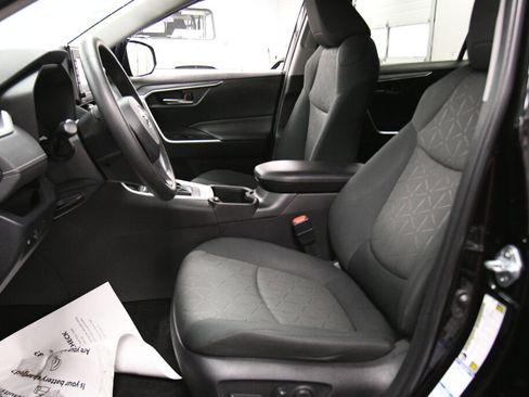 Certified 2022 Toyota RAV4 XLE image 9