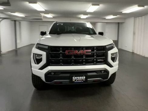 Certified 2023 GMC Canyon AT4 w/ AT4 Premium Package AWD/4WD image 3