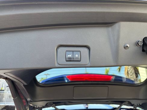 Used 2025 Nissan Rogue SV FWD image 23