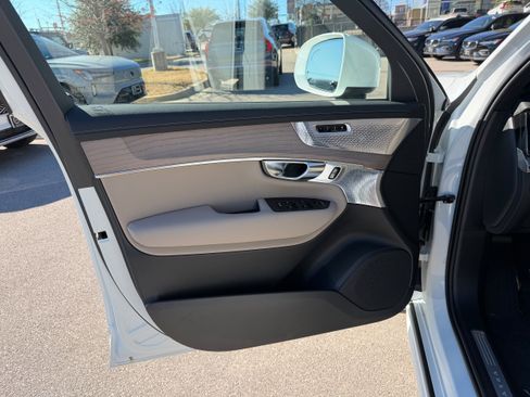 New 2026 Volvo XC90 T8 Ultra w/ Lounge Package image 19