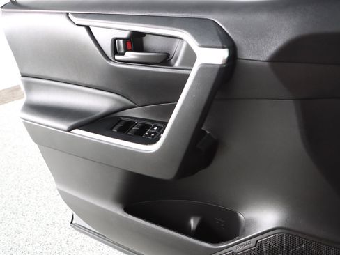 Used 2022 Toyota RAV4 LE image 21