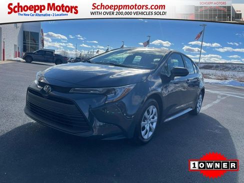 Used 2025 Toyota Corolla LE image 1