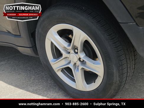 Used 2024 Jeep Compass Latitude AWD/4WD image 7