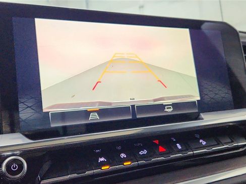 Used 2022 GMC Sierra 1500 SLT w/ SLT Convenience Package image 32