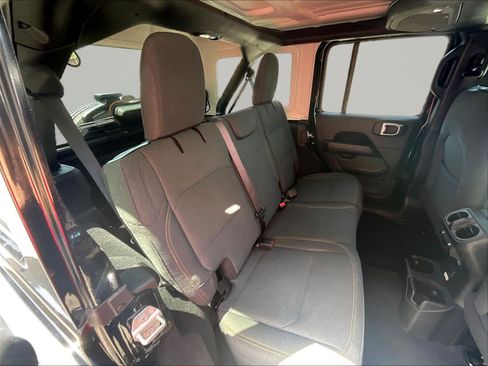 Used 2025 Jeep Wrangler Unlimited Sahara AWD/4WD image 25