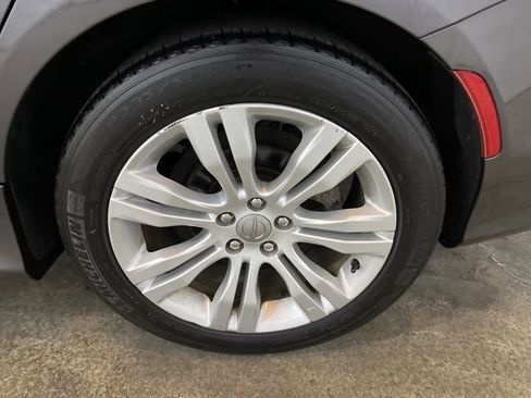 Used 2015 Chrysler 200 Limited w/ Convenience Group image 9