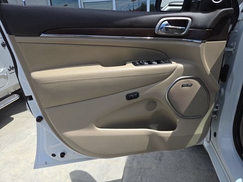 Used 2015 Jeep Grand Cherokee Overland w/ Advanced Technology Group AWD/4WD image 12