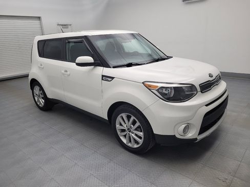 Used 2018 Kia Soul + FWD image 11